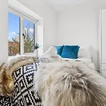 Cheap & Modern 5 Bedroom Whole House In By Altoluxo Short Lets & Serviced With Free Wifi And Parking *