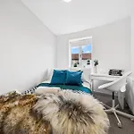 Cheap & Modern 5 Bedroom Whole House In By Altoluxo Short Lets & Serviced With Free Wifi And Parking Bristol