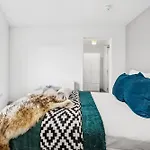 Cheap & Modern 5 Bedroom Whole House In By Altoluxo Short Lets & Serviced With Free Wifi And Parking *