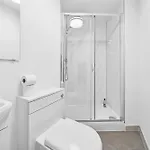 Cheap & Modern 5 Bedroom Whole House In By Altoluxo Short Lets & Serviced With Free Wifi And Parking *