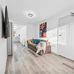 Cheap & Modern 5 Bedroom Whole House In By Altoluxo Short Lets & Serviced With Free Wifi And Parking דירה