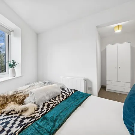 Cheap & Modern 5 Bedroom Whole House In By Altoluxo Short Lets & Serviced With Free Wifi And Parking Lägenhet *