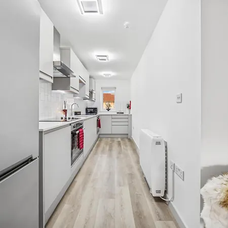 Apartment Cheap & Modern 5 Bedroom Whole House In By Altoluxo Short Lets & Serviced With Free Wifi And Parking