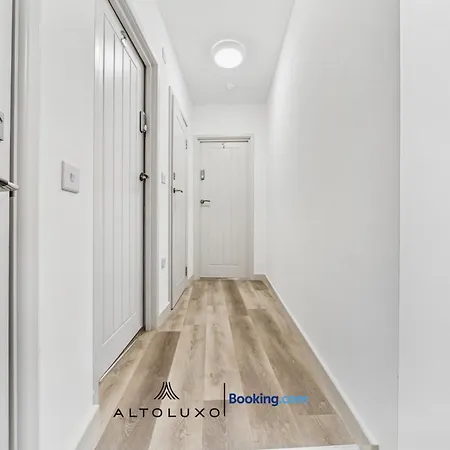 Cheap & Modern 5 Bedroom Whole House In By Altoluxo Short Lets & Serviced With Free Wifi And Parking Bristol