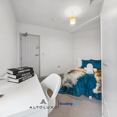 Apartment Cheap & Modern 5 Bedroom Whole House In By Altoluxo Short Lets & Serviced With Free Wifi And Parking Bristol