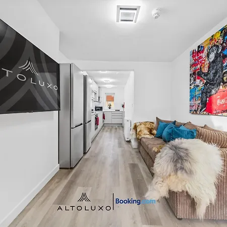 Cheap & Modern 5 Bedroom Whole House In By Altoluxo Short Lets & Serviced With Free Wifi And Parking Bristol