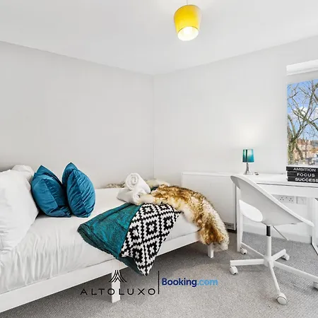 Cheap & Modern 5 Bedroom Whole House In By Altoluxo Short Lets & Serviced With Free Wifi And Parking