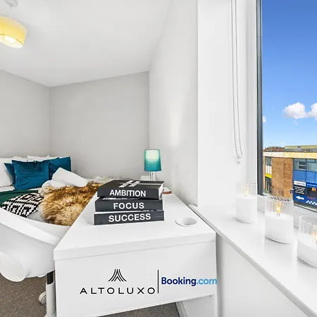 Cheap & Modern 5 Bedroom Whole House In By Altoluxo Short Lets & Serviced With Free Wifi And Parking