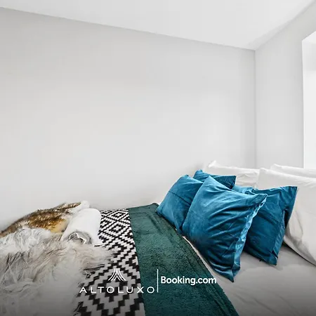 Cheap & Modern 5 Bedroom Whole House In By Altoluxo Short Lets & Serviced With Free Wifi And Parking Bristol