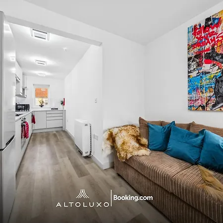 Apartment Cheap & Modern 5 Bedroom Whole House In By Altoluxo Short Lets & Serviced With Free Wifi And Parking