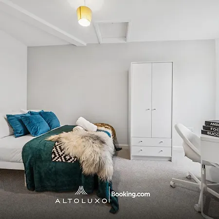 Cheap & Modern 5 Bedroom Whole House In By Altoluxo Short Lets & Serviced With Free Wifi And Parking Apartment *