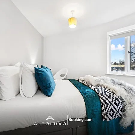 Apartment Cheap & Modern 5 Bedroom Whole House In By Altoluxo Short Lets & Serviced With Free Wifi And Parking *