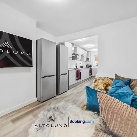 Apartment Cheap & Modern 5 Bedroom Whole House In By Altoluxo Short Lets & Serviced With Free Wifi And Parking Bristol