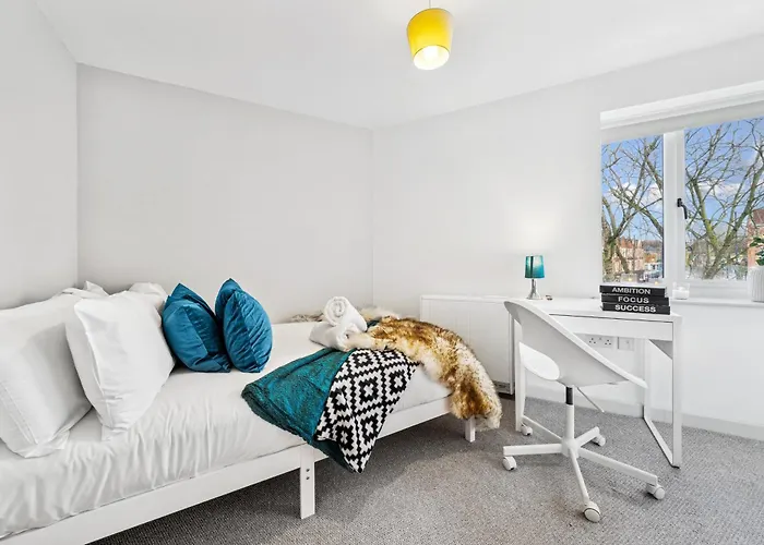 Cheap & Modern 5 Bedroom Whole House In By Altoluxo Short Lets & Serviced With Free Wifi And Parking Appartement