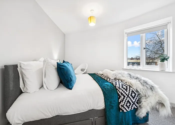 Cheap & Modern 5 Bedroom Whole House In By Altoluxo Short Lets & Serviced With Free Wifi And Parking Appartement Bristol