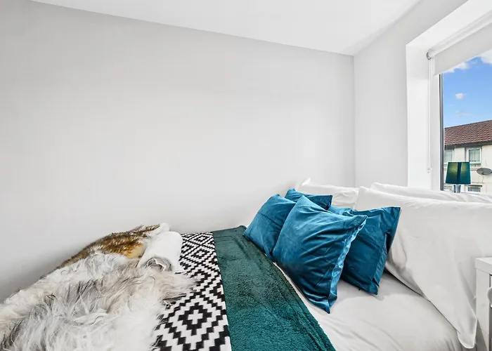 Lägenhet Cheap & Modern 5 Bedroom Whole House In By Altoluxo Short Lets & Serviced With Free Wifi And Parking *