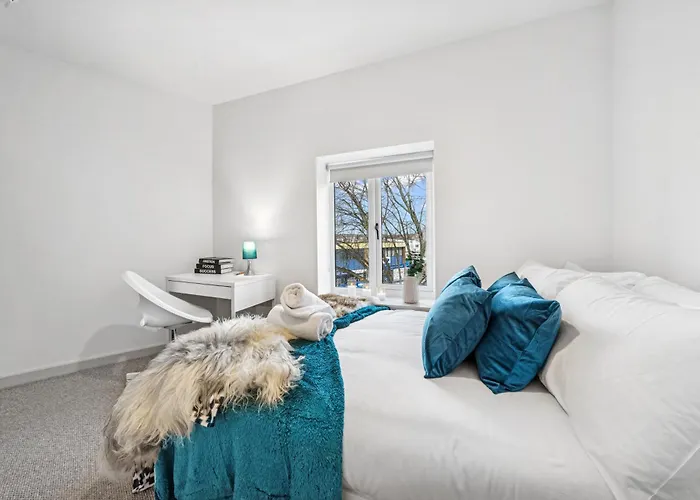 Cheap & Modern 5 Bedroom Whole House In By Altoluxo Short Lets & Serviced With Free Wifi And Parking Lägenhet *