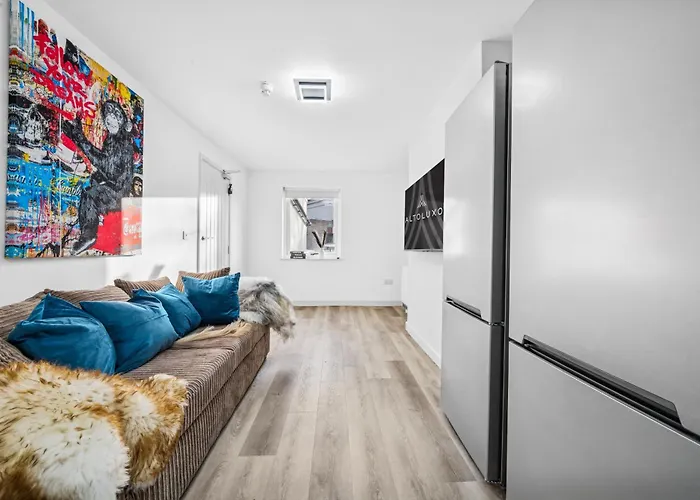 Cheap & Modern 5 Bedroom Whole House In By Altoluxo Short Lets & Serviced With Free Wifi And Parking Appartement Bristol