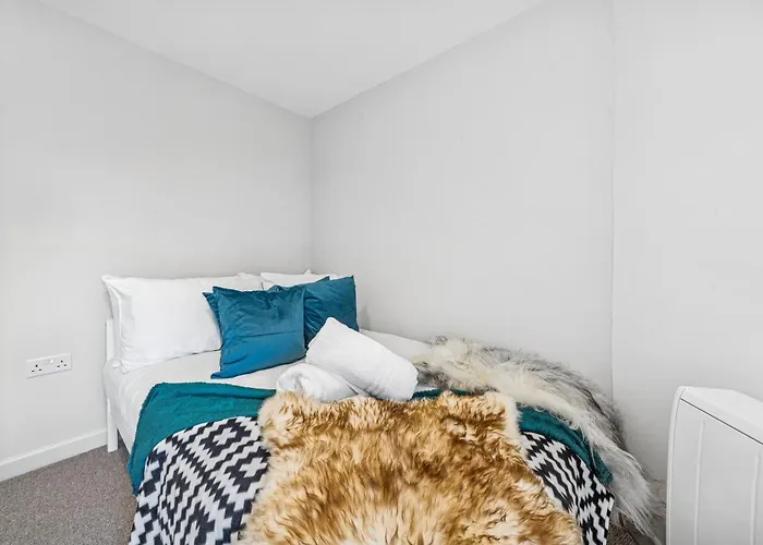 Cheap & Modern 5 Bedroom Whole House In By Altoluxo Short Lets & Serviced With Free Wifi And Parking Appartement *