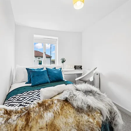 Cheap & Modern 5 Bedroom Whole House In By Altoluxo Short Lets & Serviced With Free Wifi And Parking דירה *