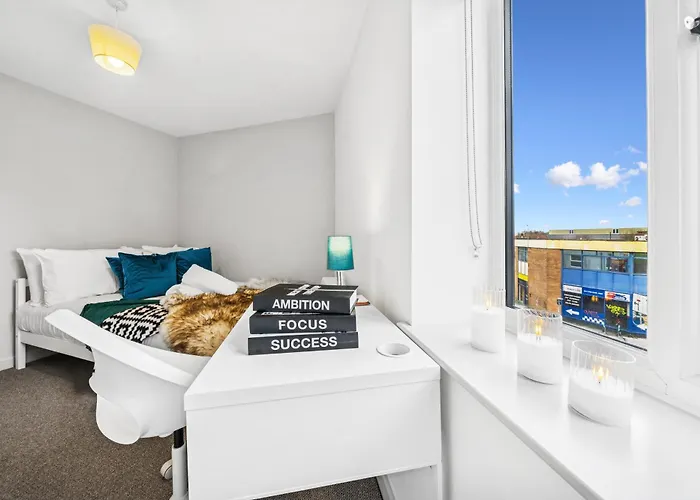 Cheap & Modern 5 Bedroom Whole House In By Altoluxo Short Lets & Serviced With Free Wifi And Parking